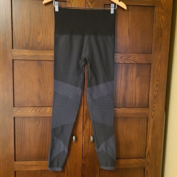 SPANX Look at Me Now Seamless Moto Legging in Very Black Size Medium - Picture 7 of 7